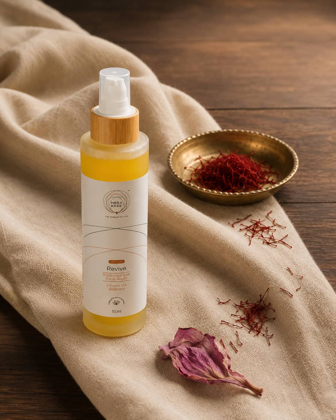 MERAKKEE Radiance 24K Face Wash — 24K Gold Leaf and Saffron hero ingredients close-up — Essence of Radiance India